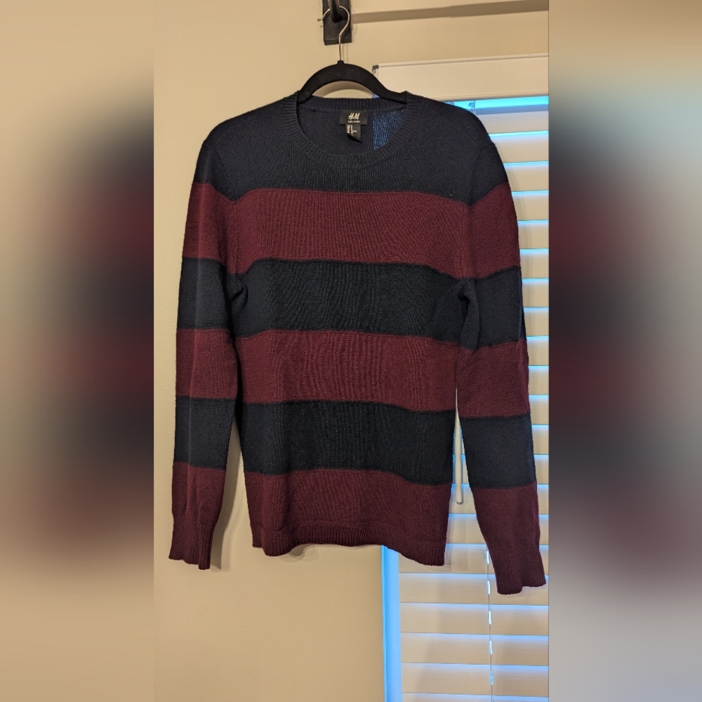 H&M Black and Red Crewneck Sweater with Bold Stripes